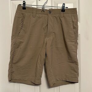 Under Armour Khaki Golf Shorts Size 32